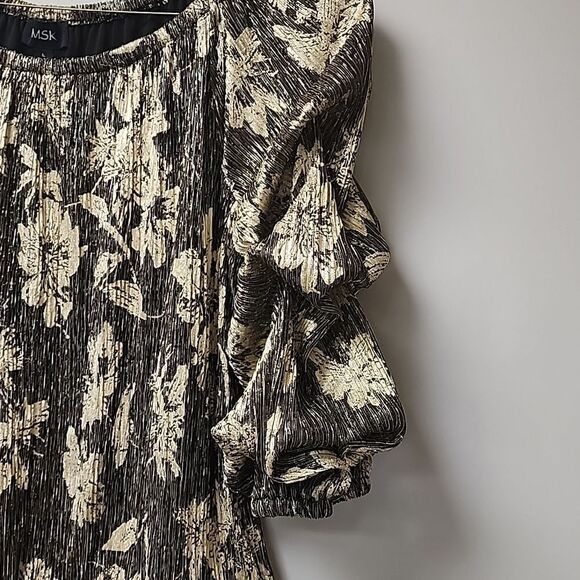 Metallic Gold Top with Puffed Sleeves and Tie Chiffon - Picture 4 of 9